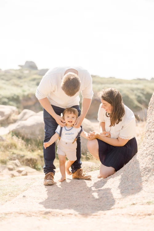 bonheur enfant amour famille sable